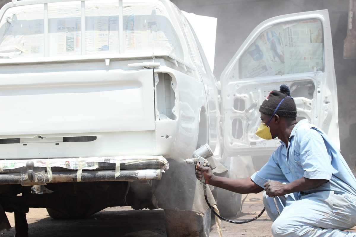 Equipos para estética automotriz y pintura en aerosol: Cabinas presurizadas inflables, secadores de onda corta y medidores de espesor de pintura