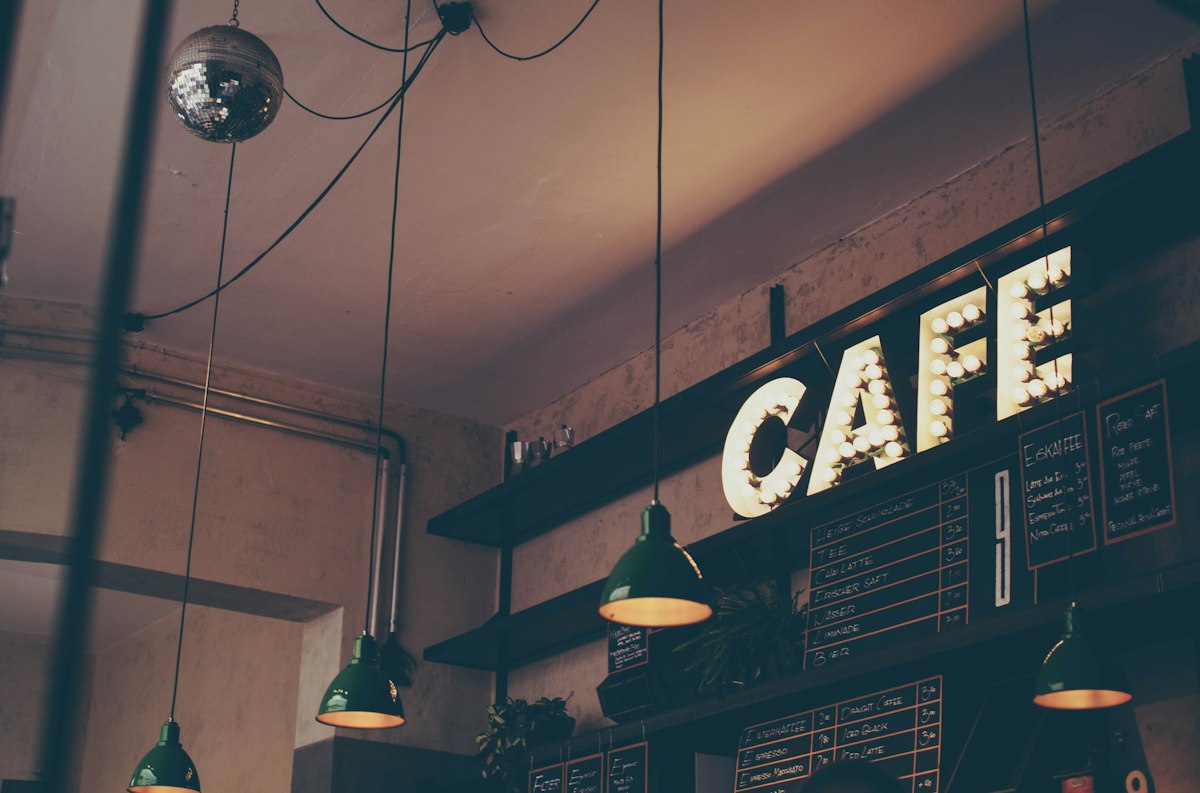Equipos para cafeterías y barismo: Cafeteras Breville, molinos Eureka y accesorios