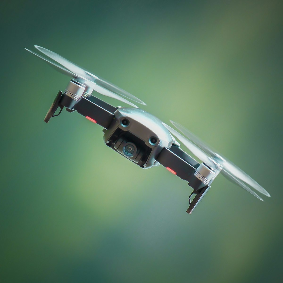 Drones para fumigación agrícola y mapeo de cultivos: DJI Agras, baterías y cámaras multiespectrales