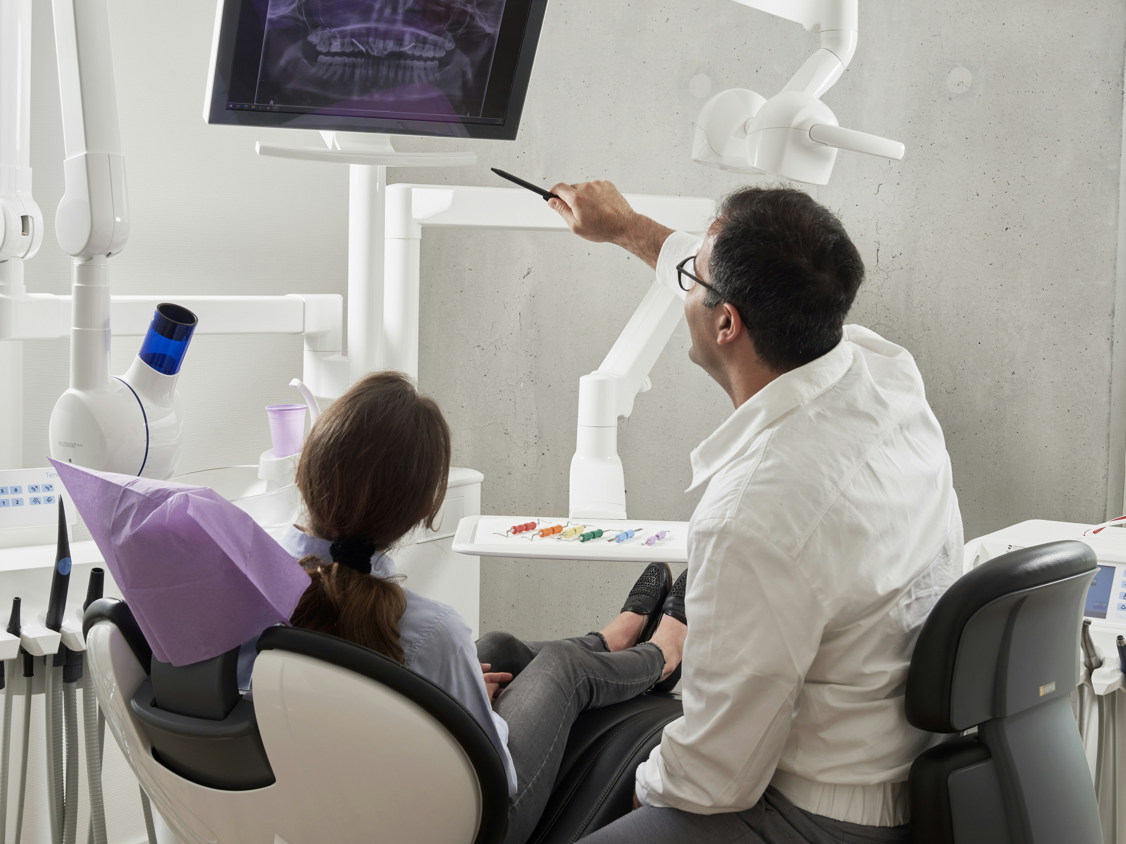 Equipos de laboratorio dental y prostodoncia: Lámparas de fotocurado, micromotores y hornos de cerámica
