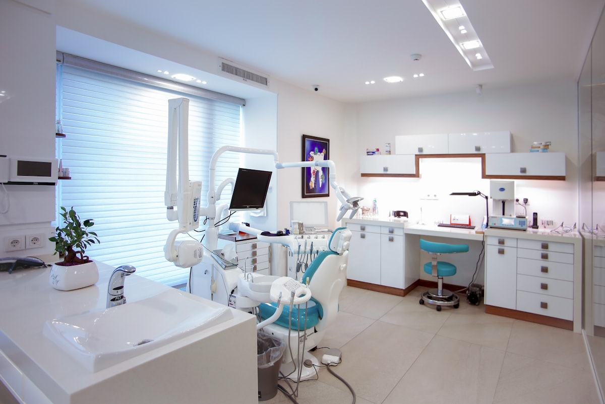 Equipamiento odontológico y ortodoncia: Turbinas, lámparas de fotocurado y brackets
