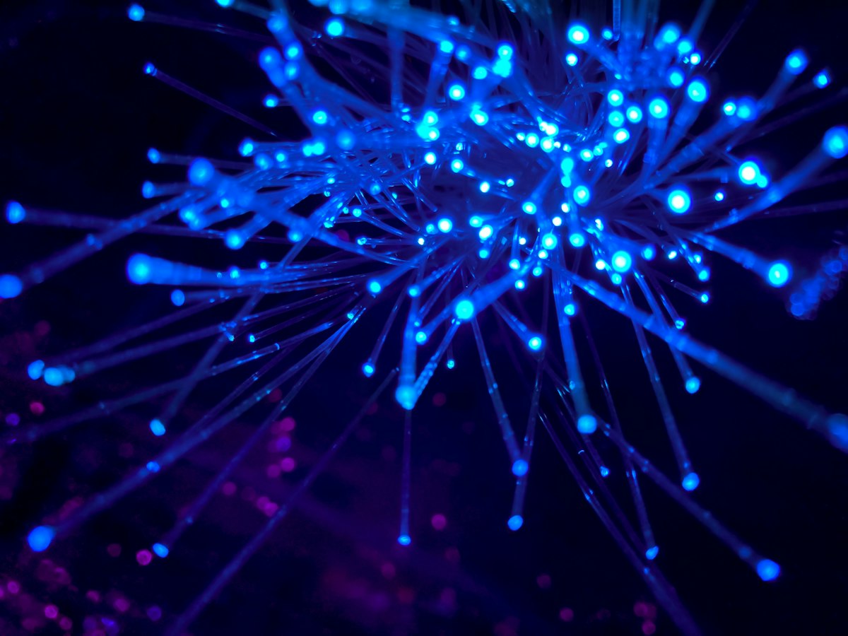 Herramientas para técnicos de celulares y microelectrónica: Estaciones de soldadura Quick, microscopios y separadoras