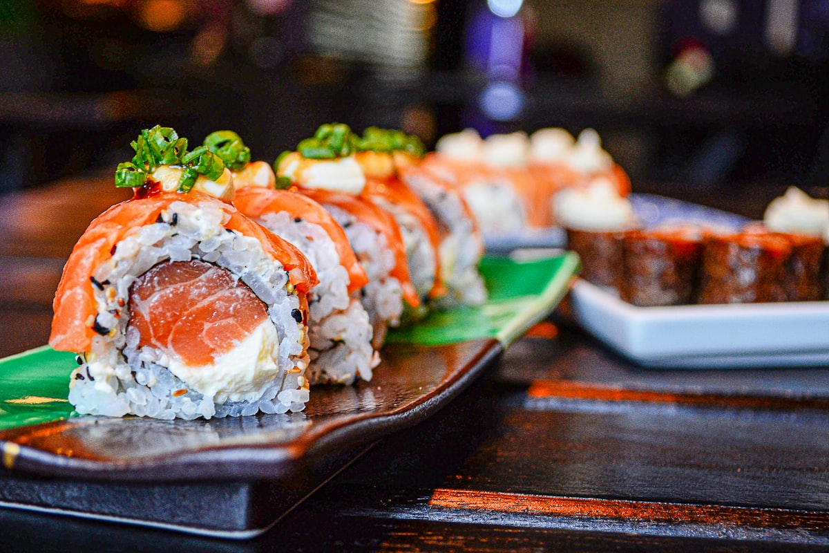 Equipamiento para restaurantes de sushi y comida asiática: Vitrinas refrigeradas, arroceras y cuchillos Yanagiba