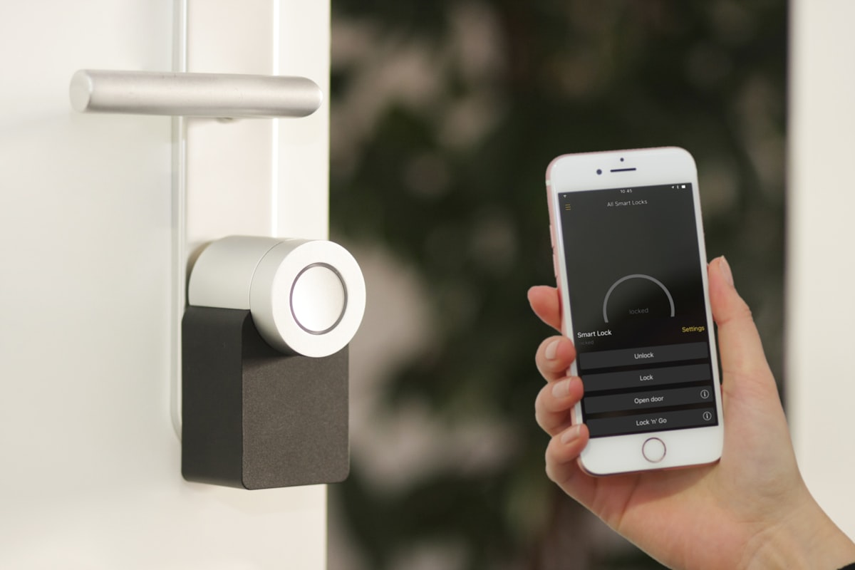 Iluminación inteligente y domótica: Philips Hue, relés Sonoff y automatización del hogar